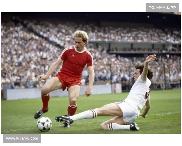 拜仁历史中的关键人物鲁梅尼格及其在场上扮演的重要角色解析